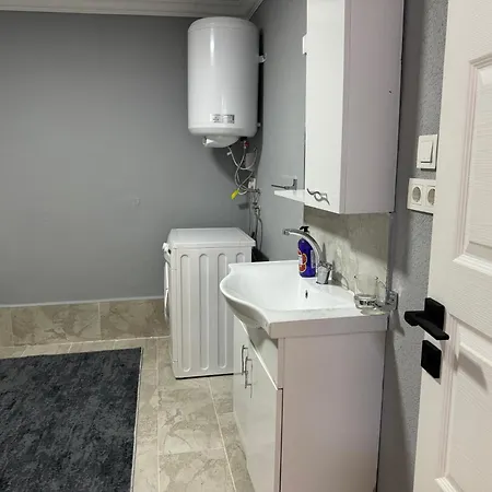 Nice Cen Apartment 马尔马里斯