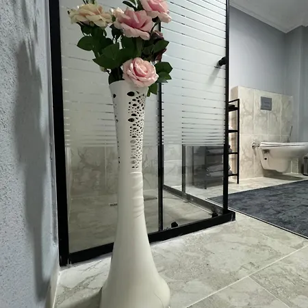 Cen Apartment *